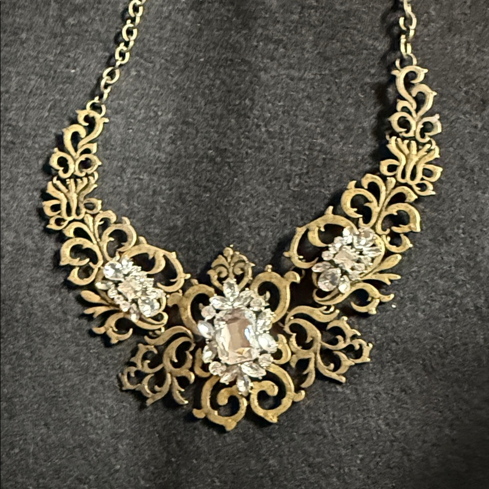Elegant Gold and Rhinestone Necklace - Picture 2 of 8